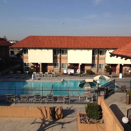 Ramada By Wyndham Fresno North Hotell Exteriör bild