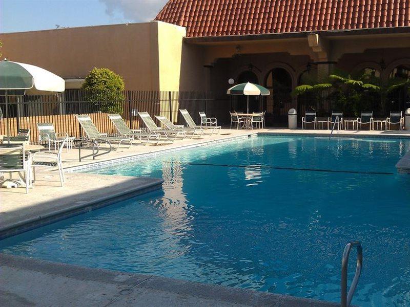 Ramada By Wyndham Fresno North Hotell Exteriör bild