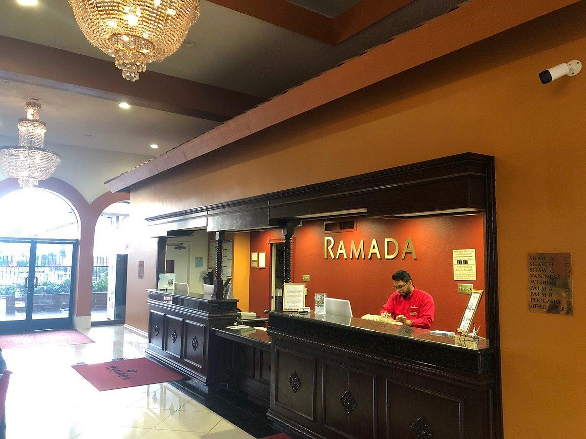 Ramada By Wyndham Fresno North Hotell Exteriör bild