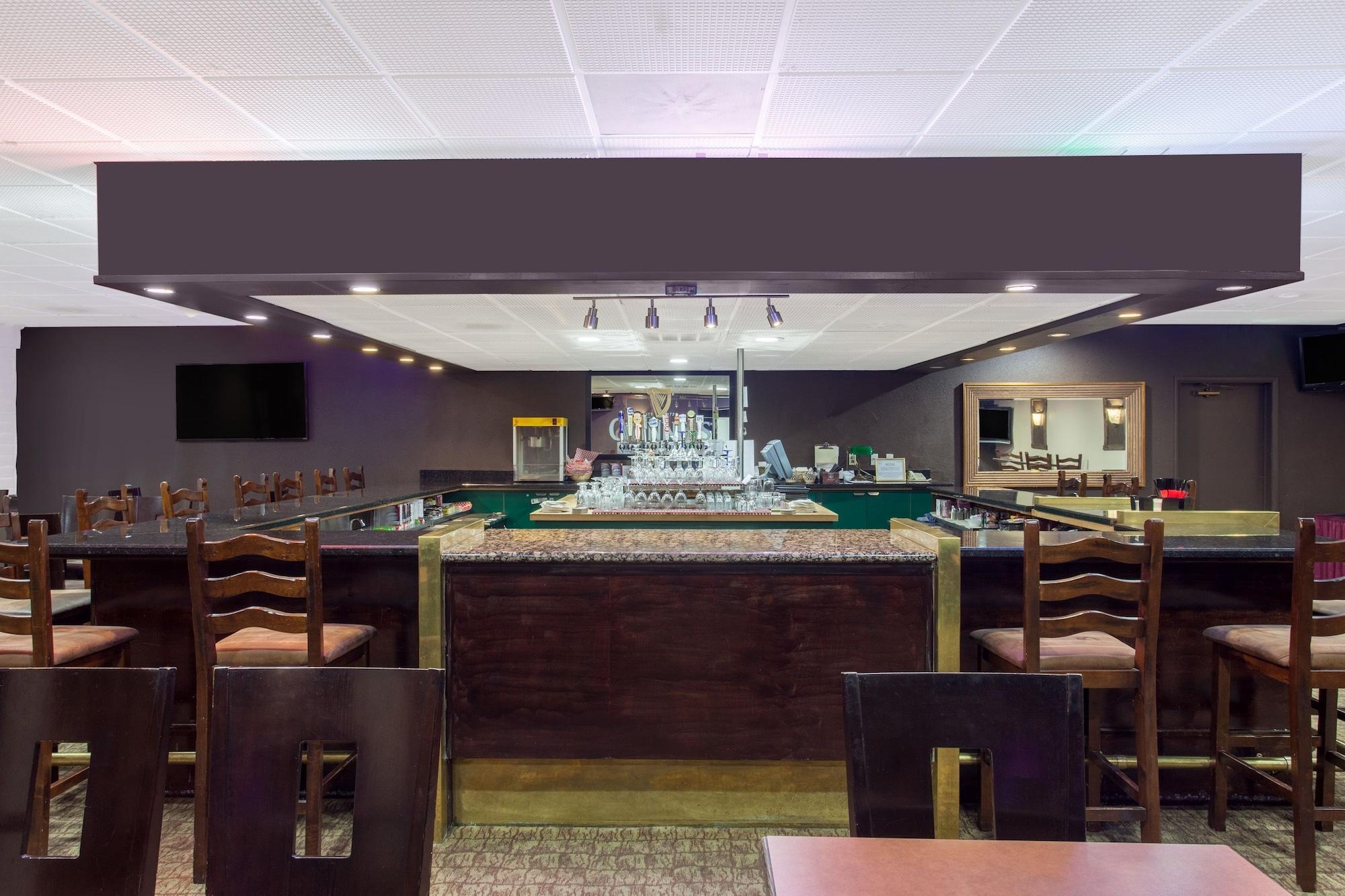 Ramada By Wyndham Fresno North Hotell Exteriör bild