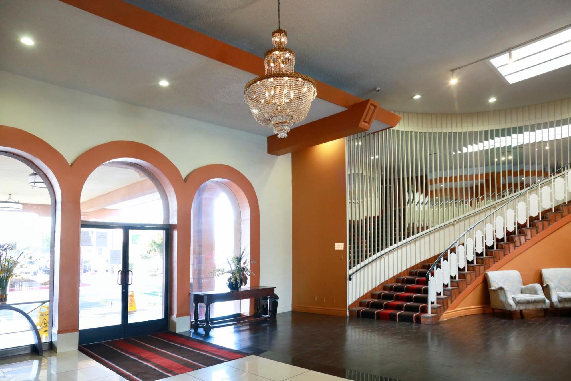 Ramada By Wyndham Fresno North Hotell Exteriör bild