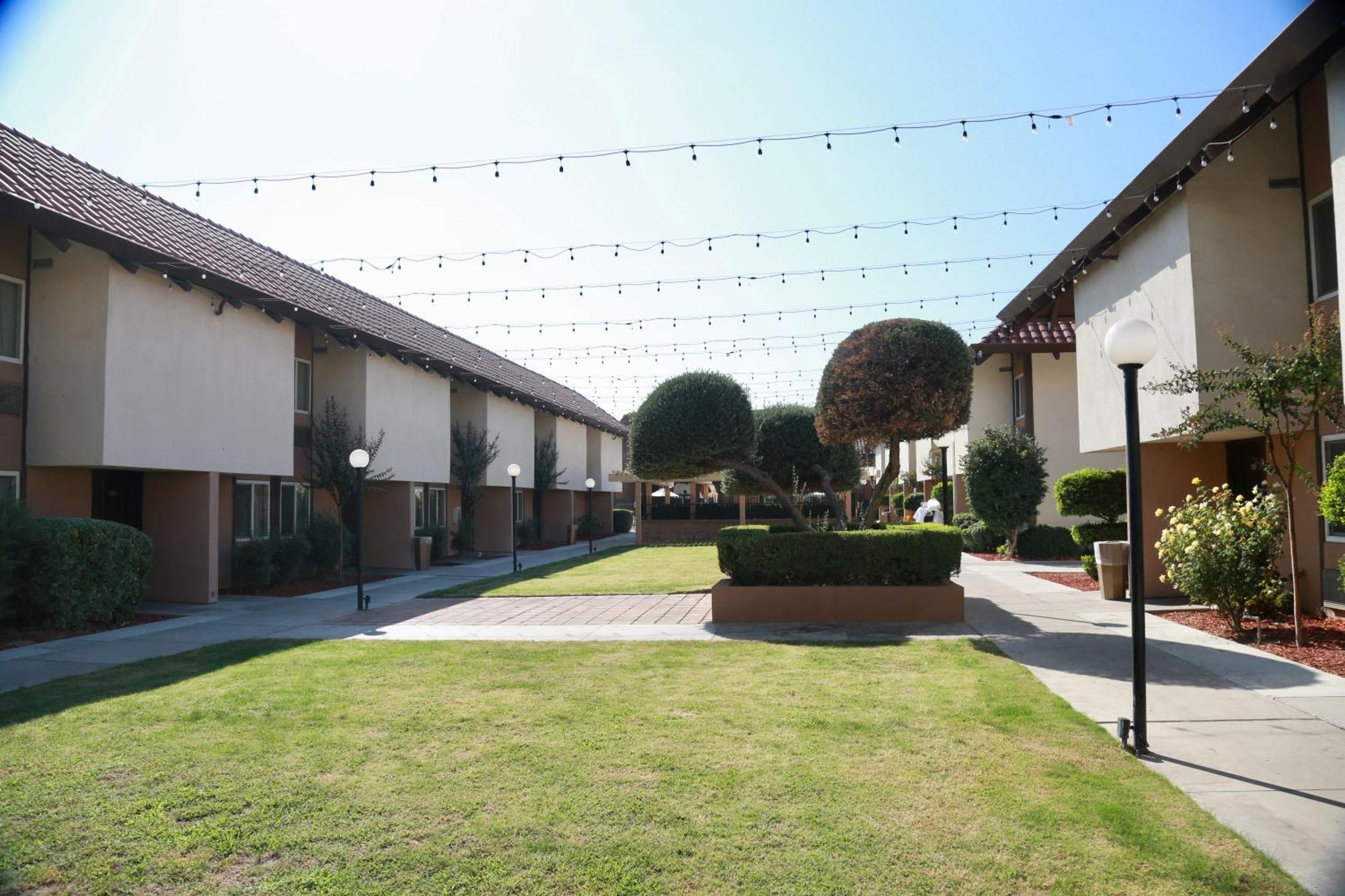 Ramada By Wyndham Fresno North Hotell Exteriör bild