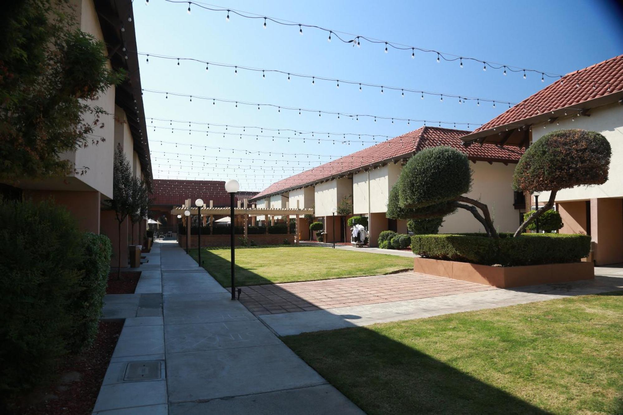 Ramada By Wyndham Fresno North Hotell Exteriör bild