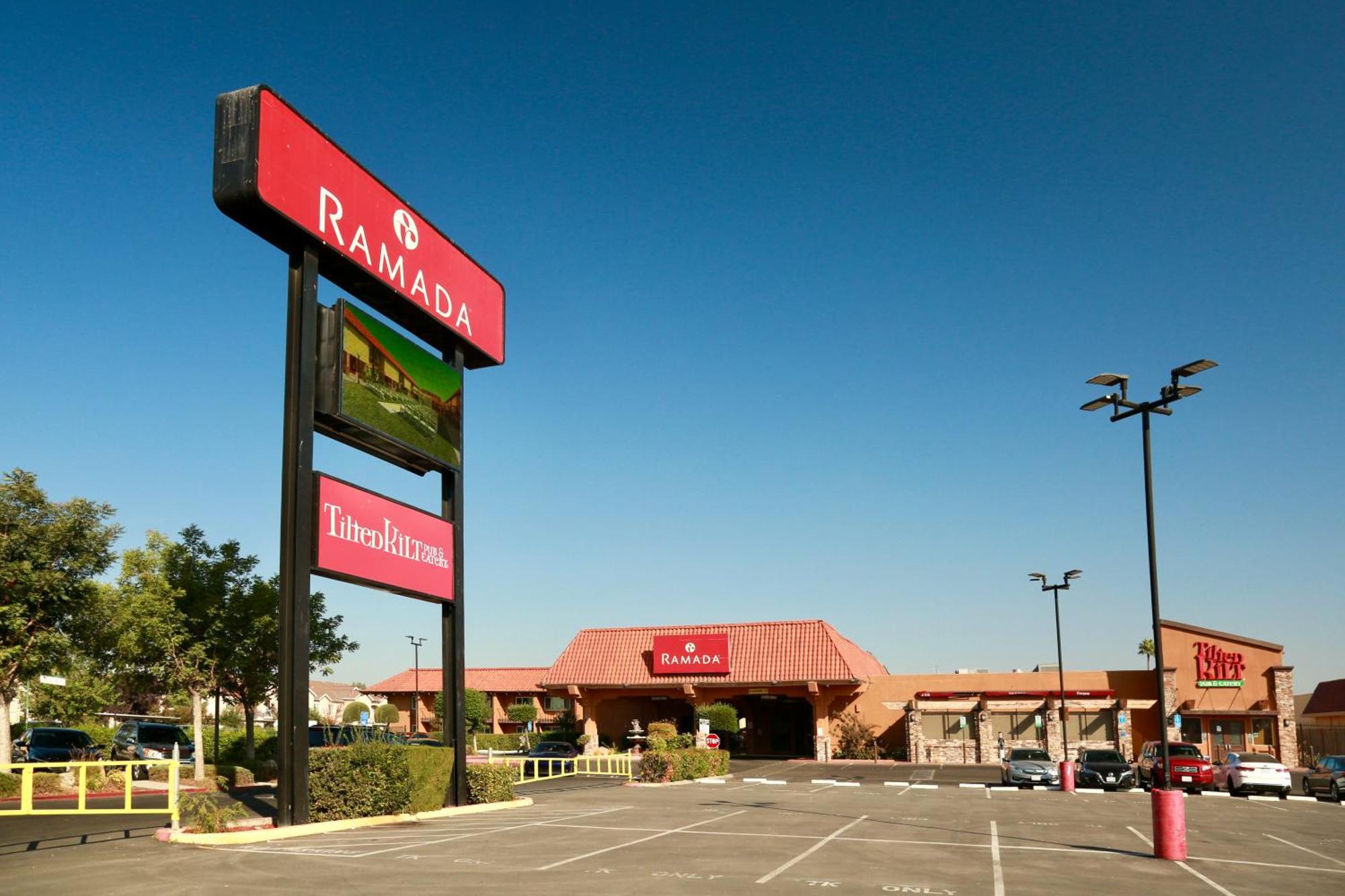 Ramada By Wyndham Fresno North Hotell Exteriör bild