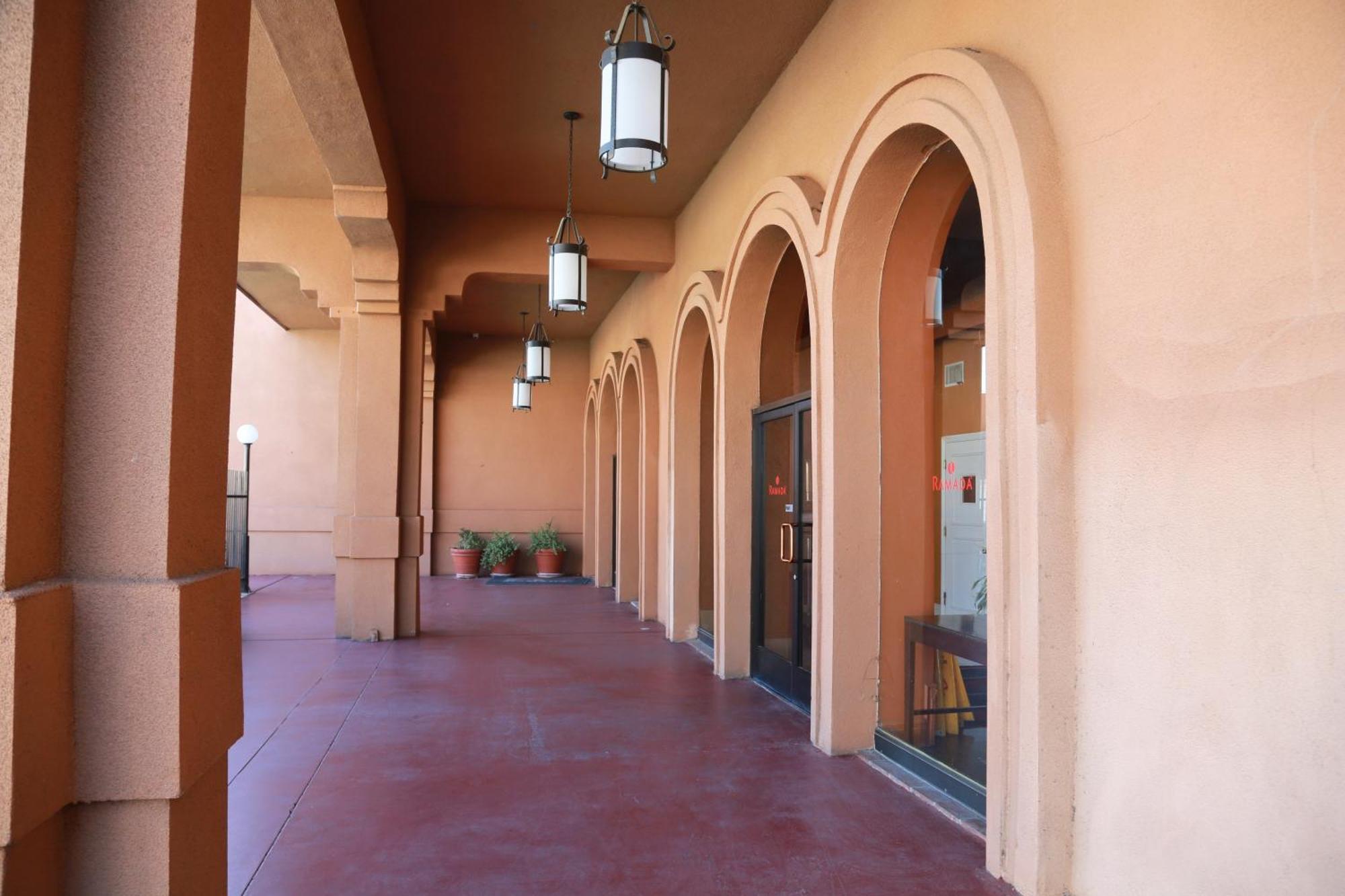 Ramada By Wyndham Fresno North Hotell Exteriör bild