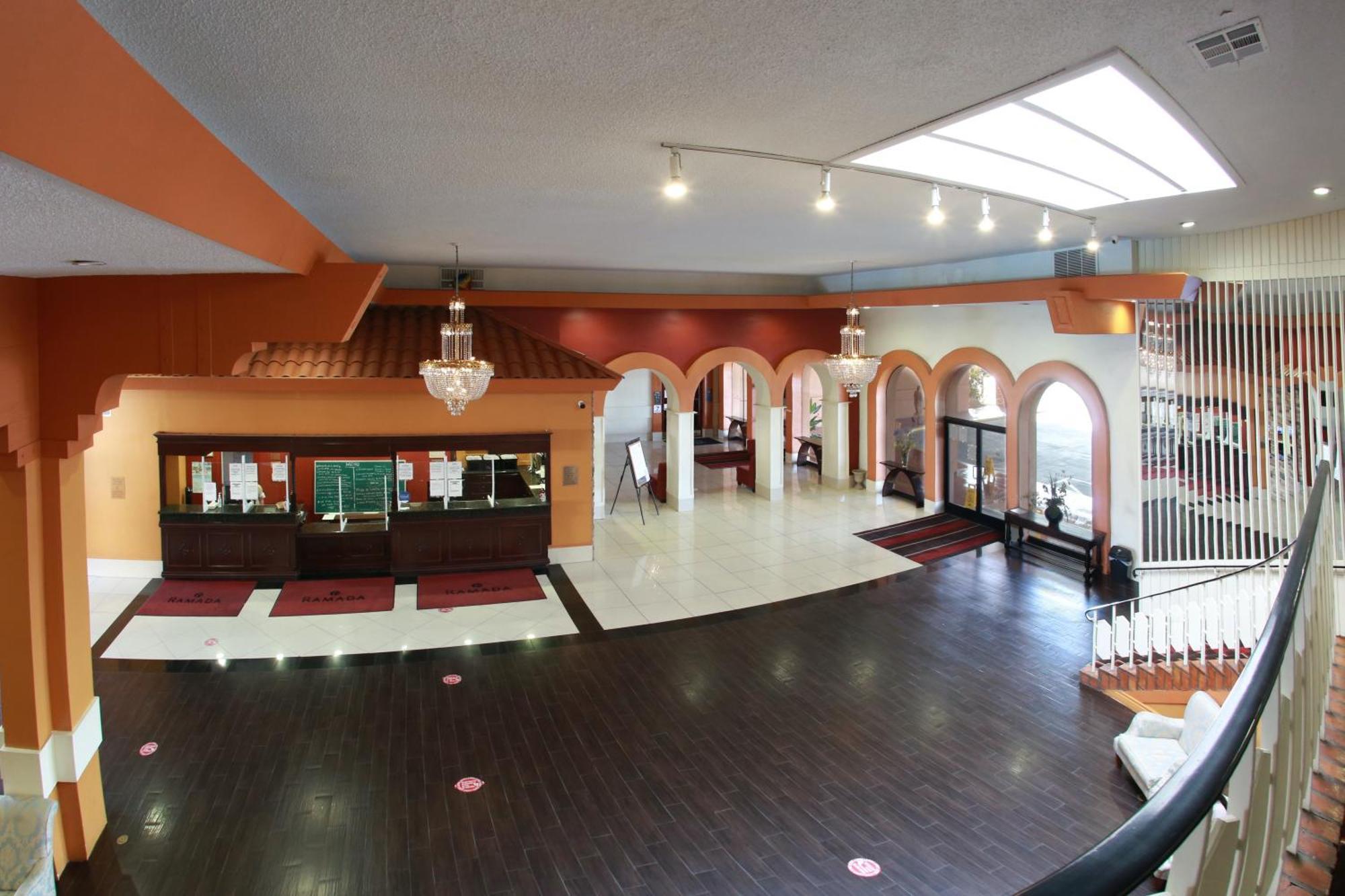 Ramada By Wyndham Fresno North Hotell Exteriör bild