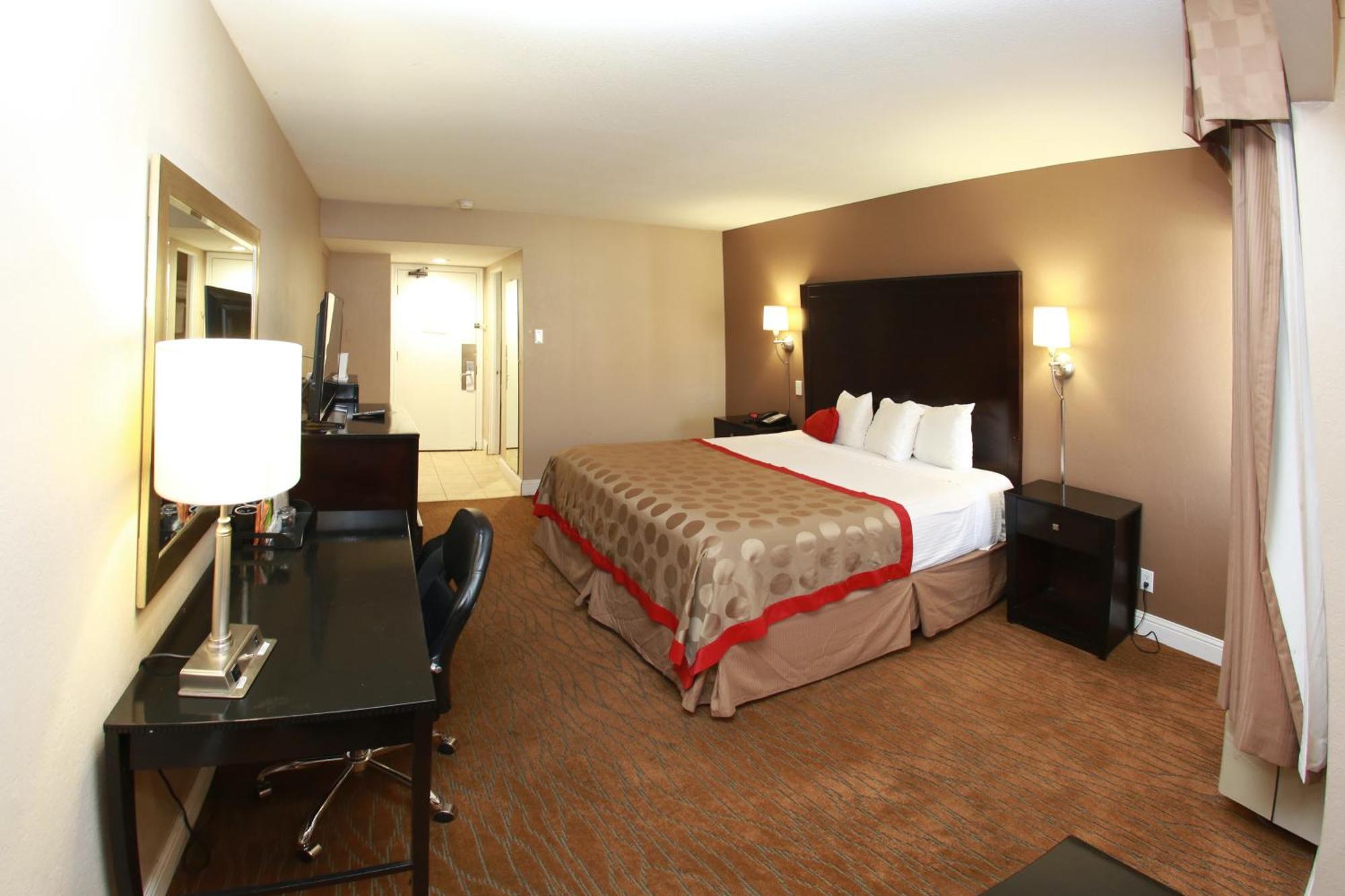 Ramada By Wyndham Fresno North Hotell Exteriör bild
