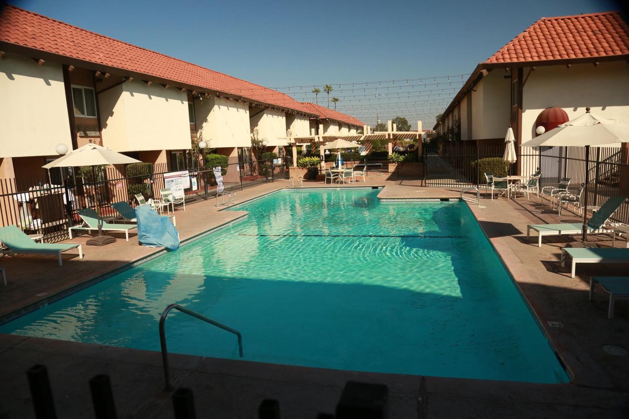 Ramada By Wyndham Fresno North Hotell Exteriör bild