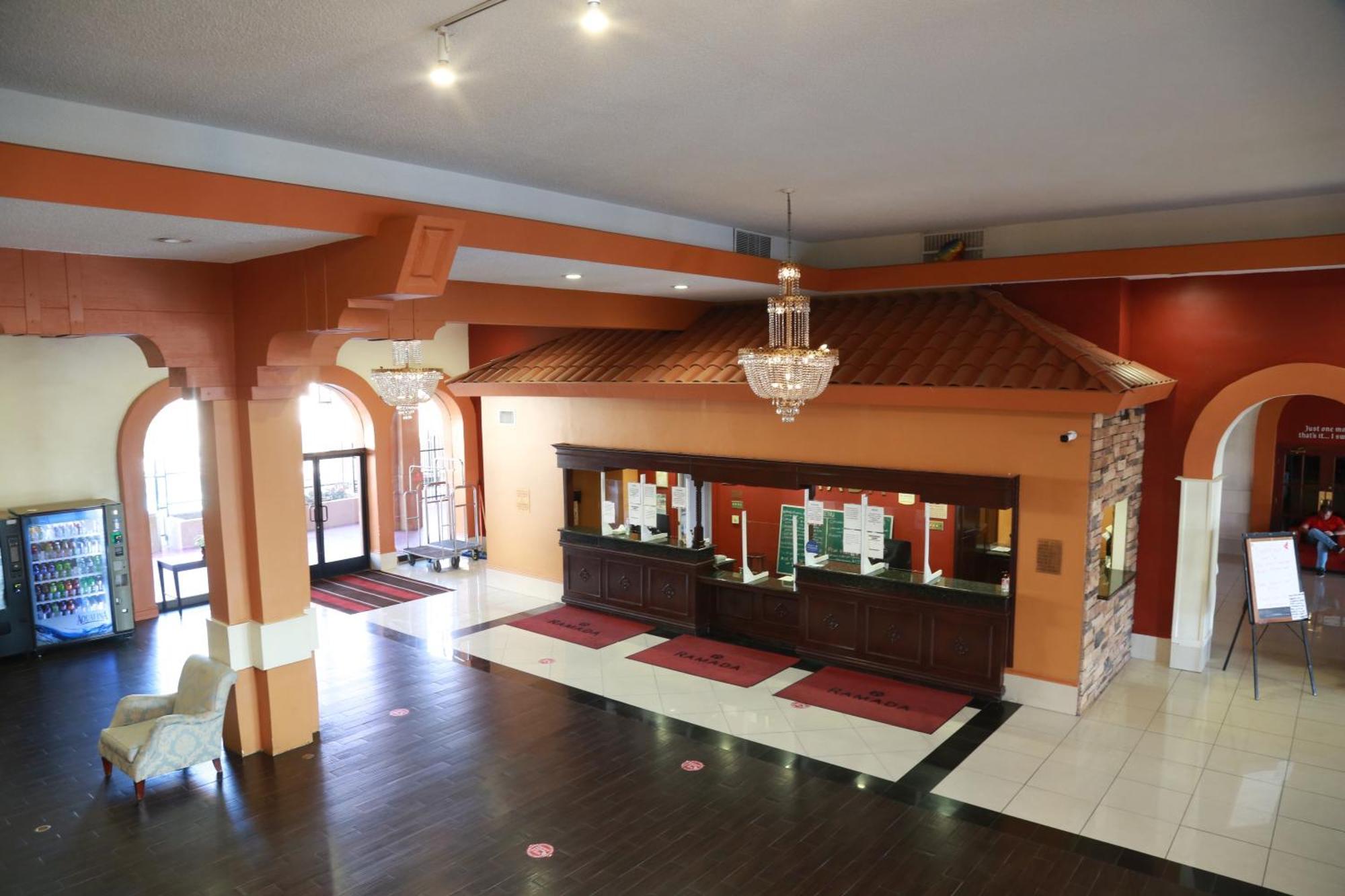 Ramada By Wyndham Fresno North Hotell Exteriör bild