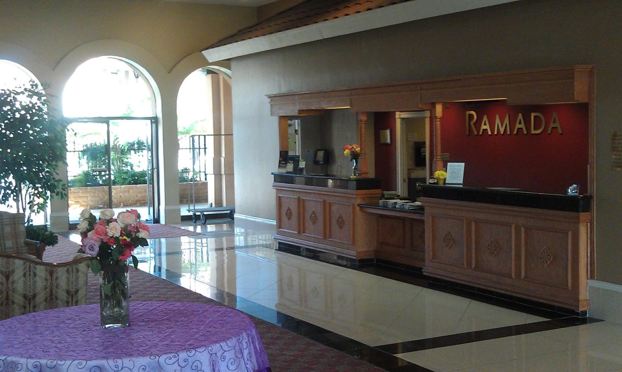 Ramada By Wyndham Fresno North Hotell Exteriör bild