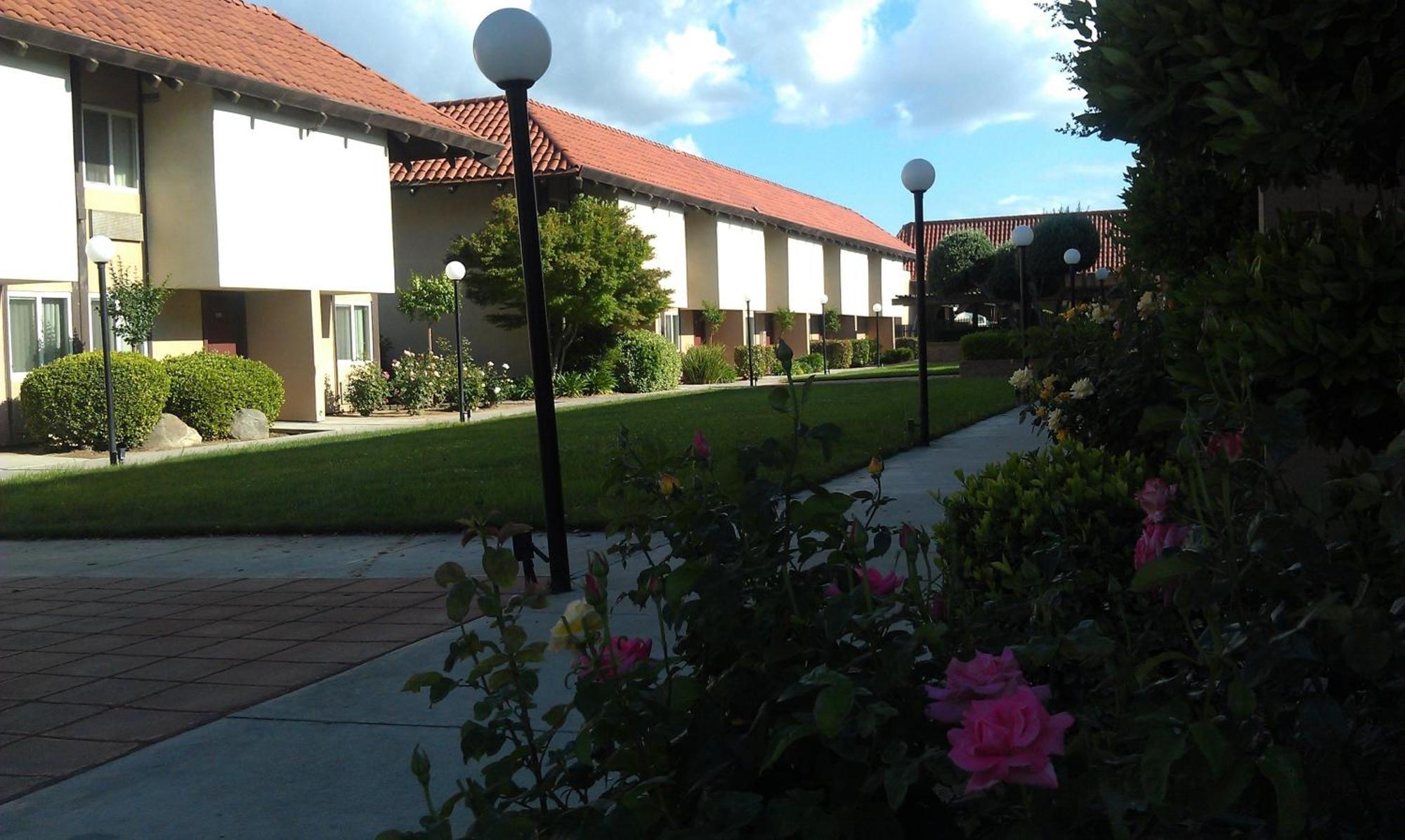Ramada By Wyndham Fresno North Hotell Exteriör bild
