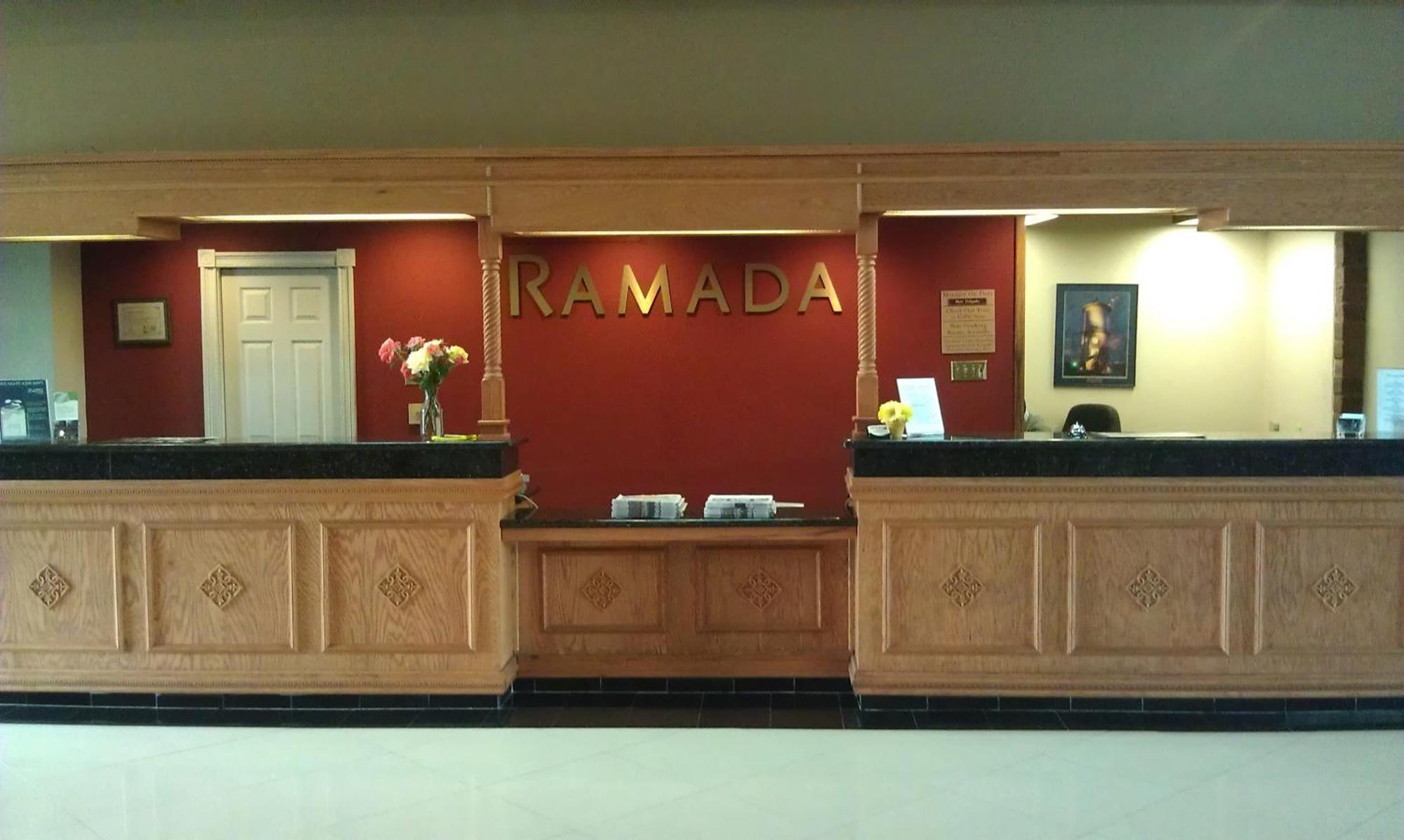 Ramada By Wyndham Fresno North Hotell Exteriör bild