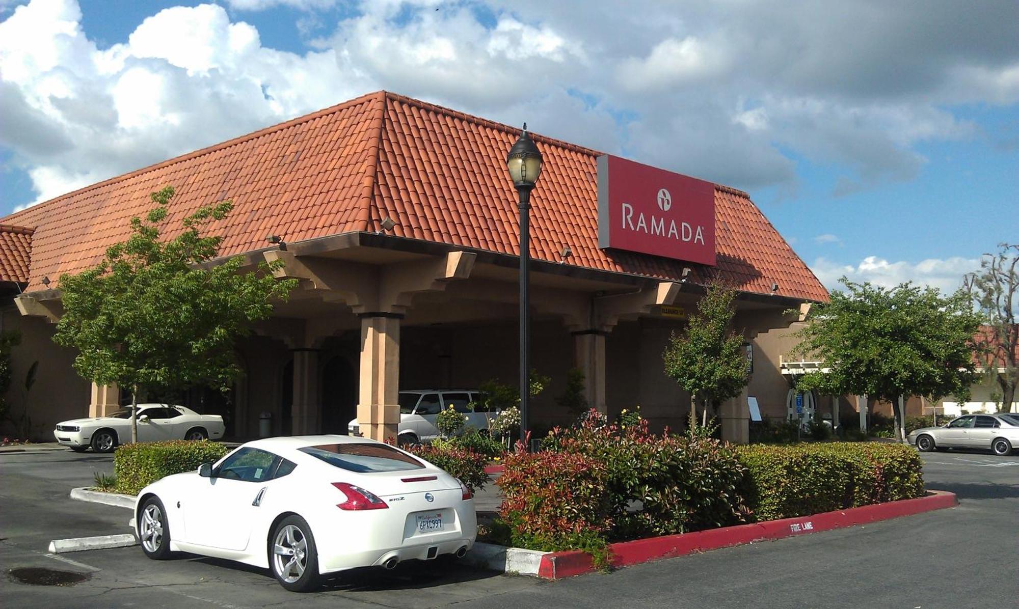 Ramada By Wyndham Fresno North Hotell Exteriör bild