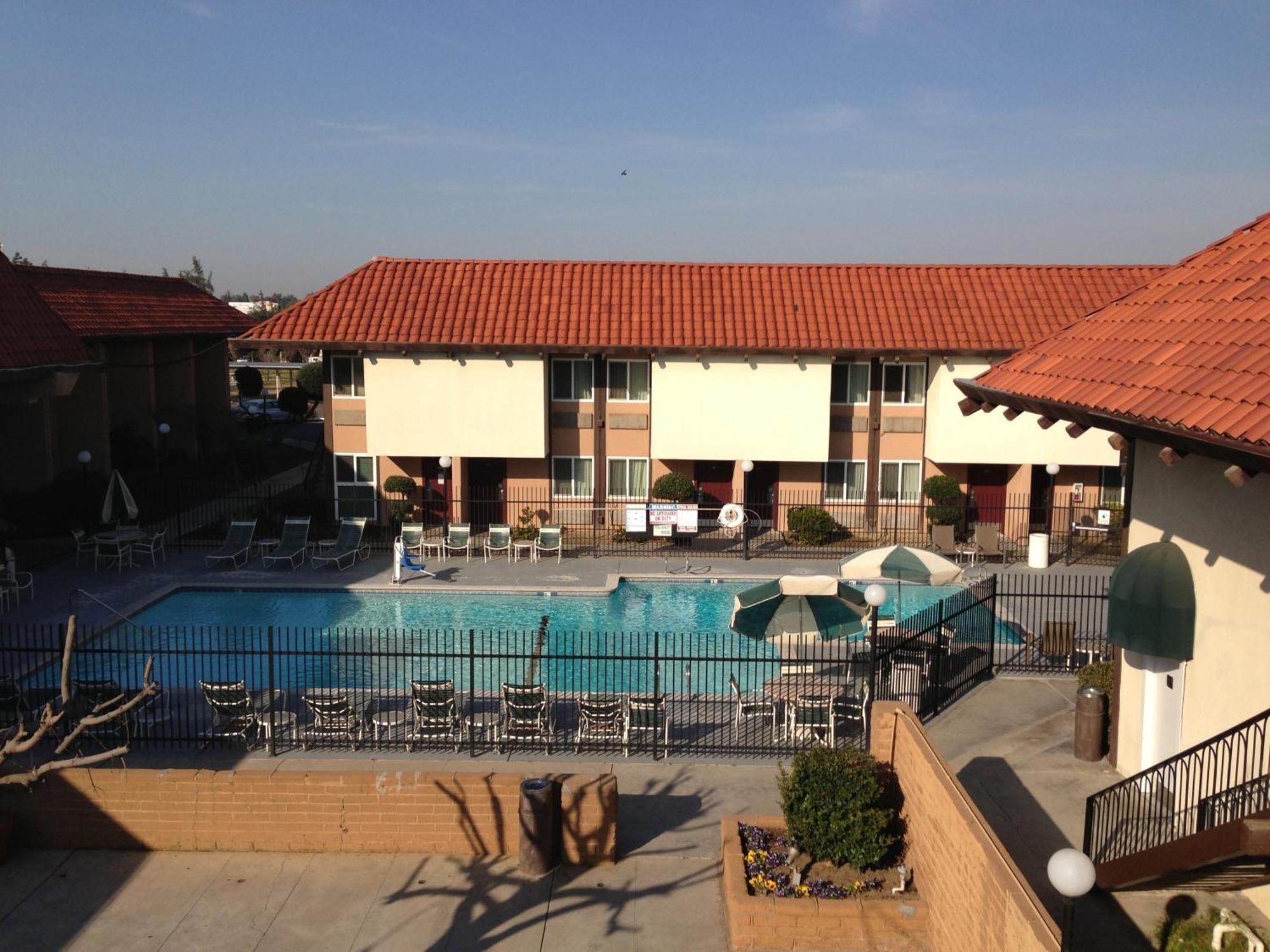 Ramada By Wyndham Fresno North Hotell Exteriör bild