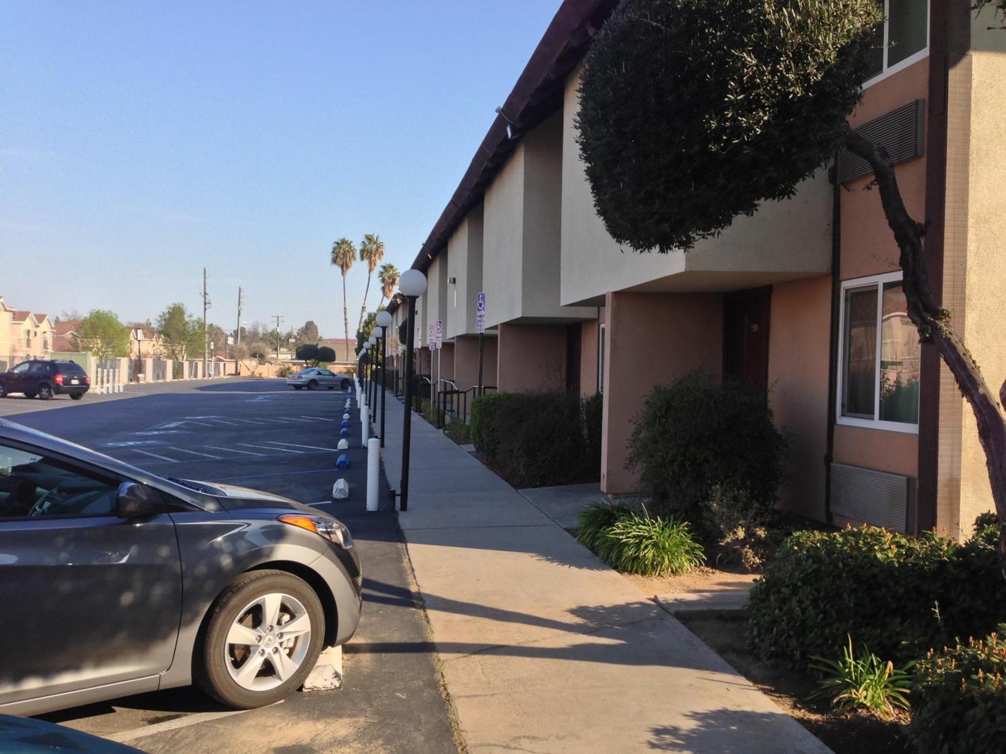 Ramada By Wyndham Fresno North Hotell Exteriör bild