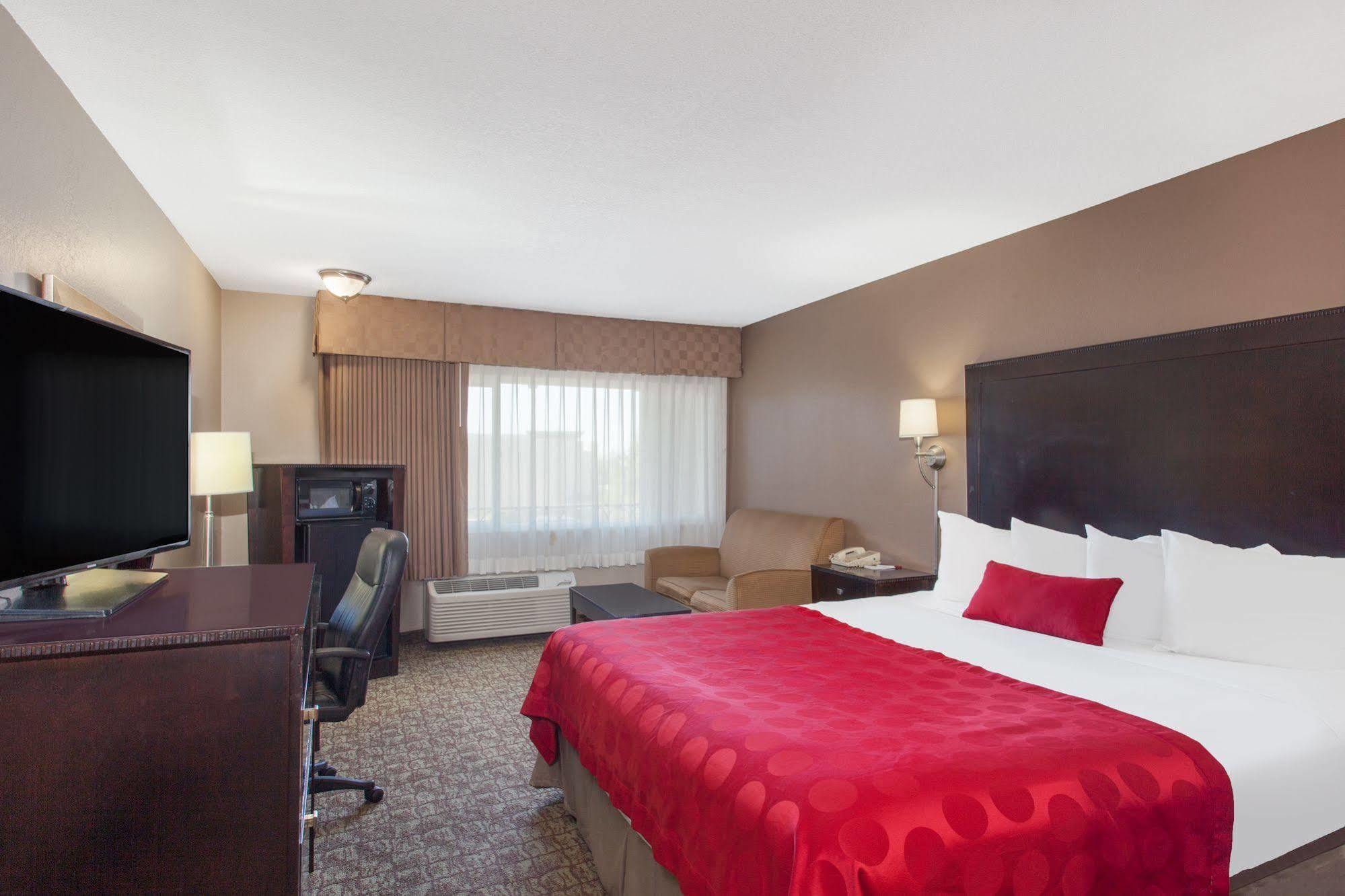 Ramada By Wyndham Fresno North Hotell Exteriör bild
